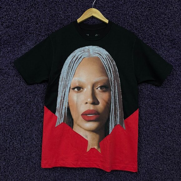 Beyoncé Cowboy Carter Star Red black split T-Shirt Size Medium - Picture 1 of 6